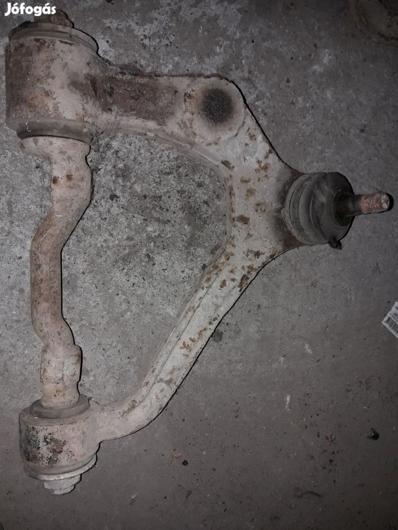 Toyota Hiace Jobb Első Felső Lengőkar
