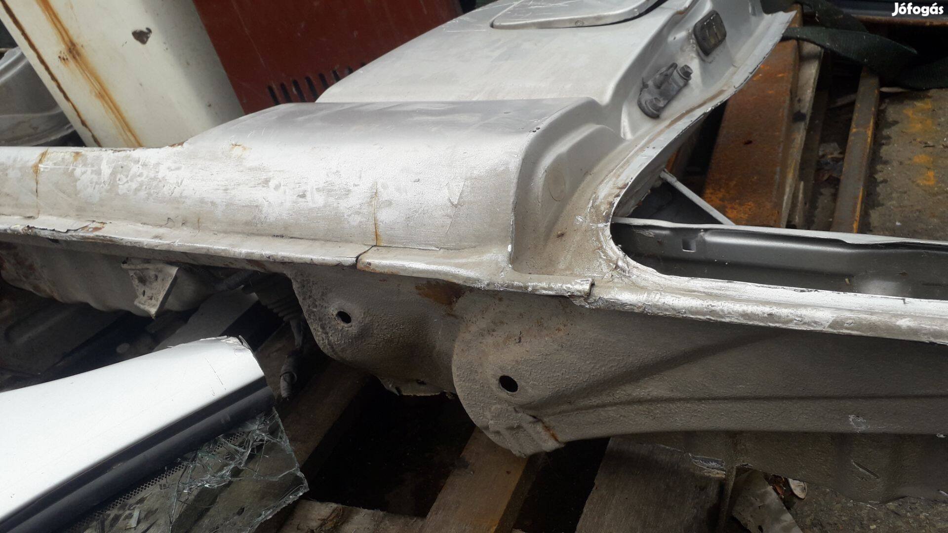Toyota Hiace bal küszöb, jobb sárvédő