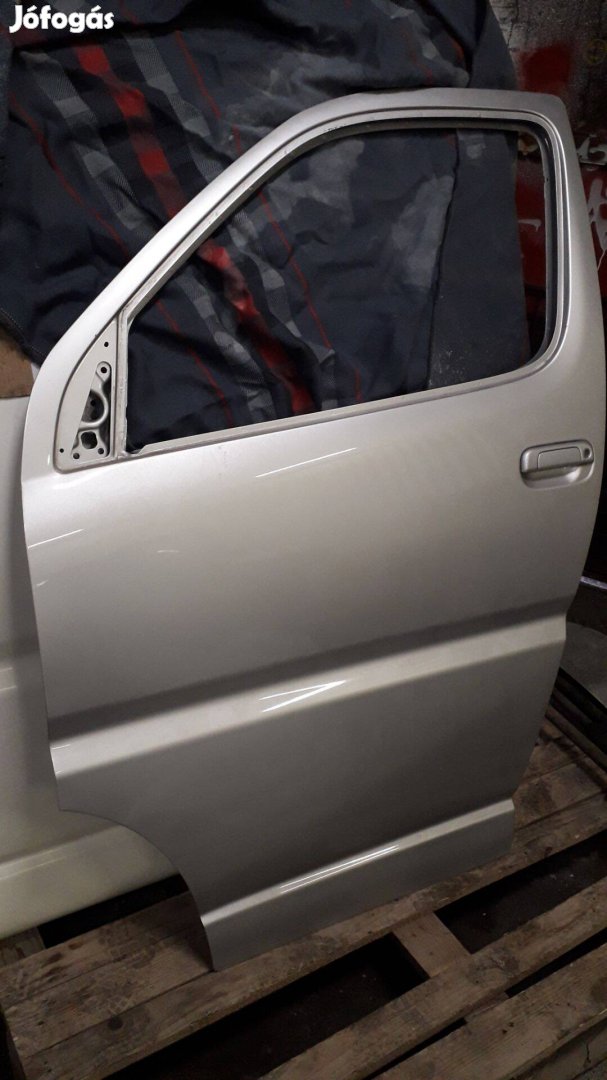 Toyota Hiace ezüst első ajtó