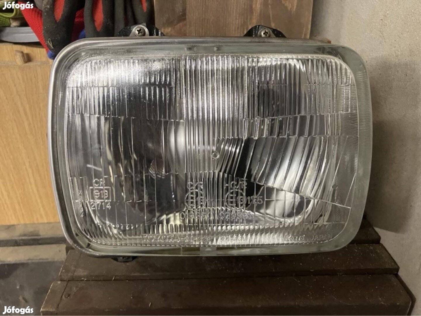Toyota Hiace fényszóró Új
