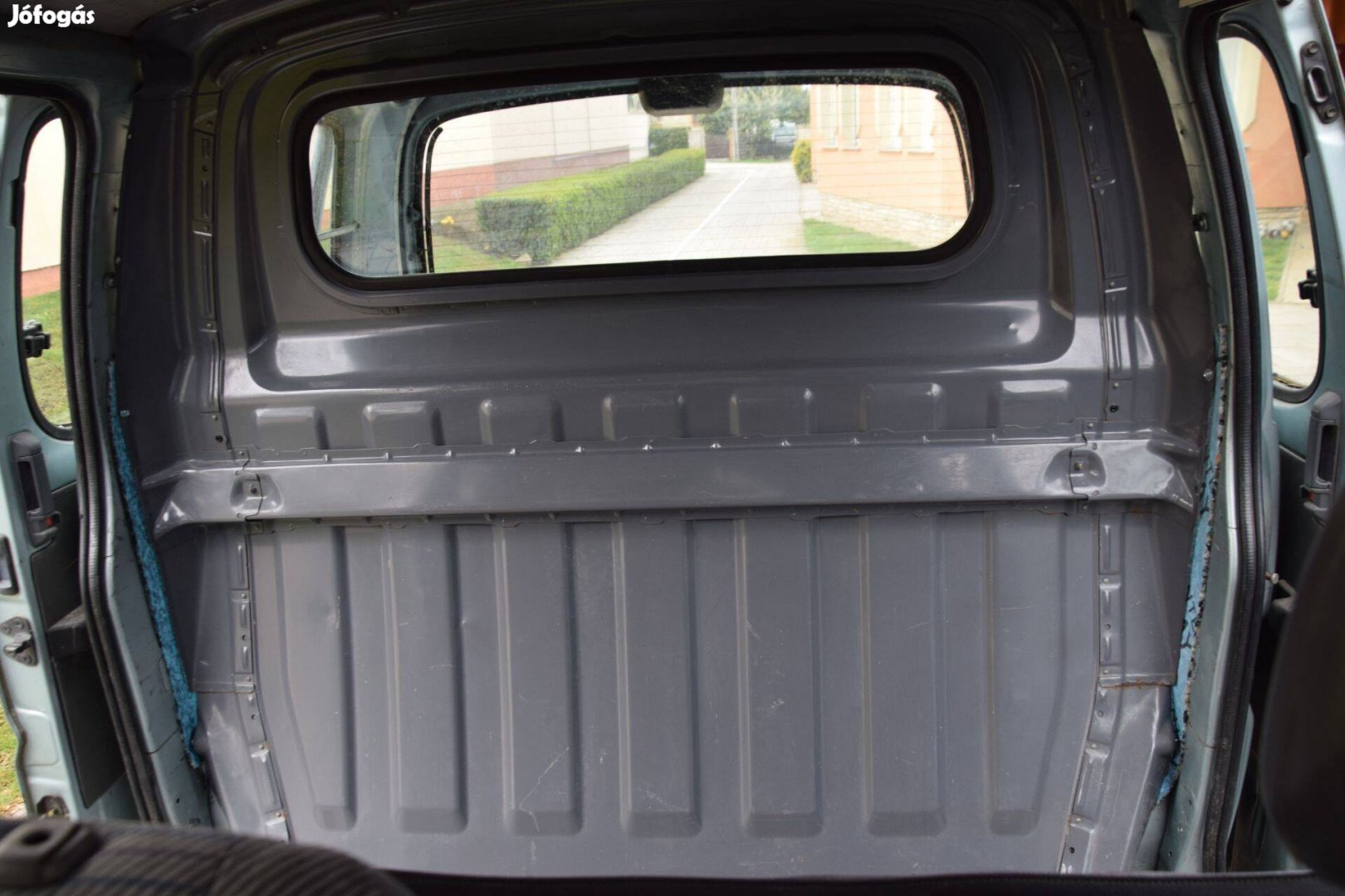 Toyota Hiace válaszfal újszerűen eladó