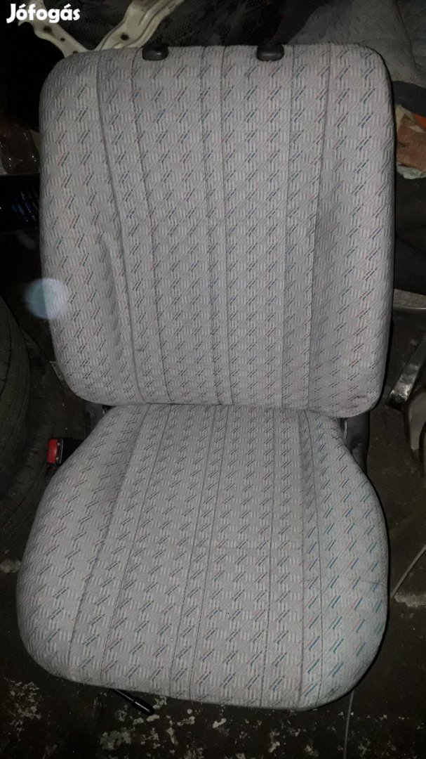 Toyota Hiace vezető ülés felújított 2001-2005 között gyártotthoz