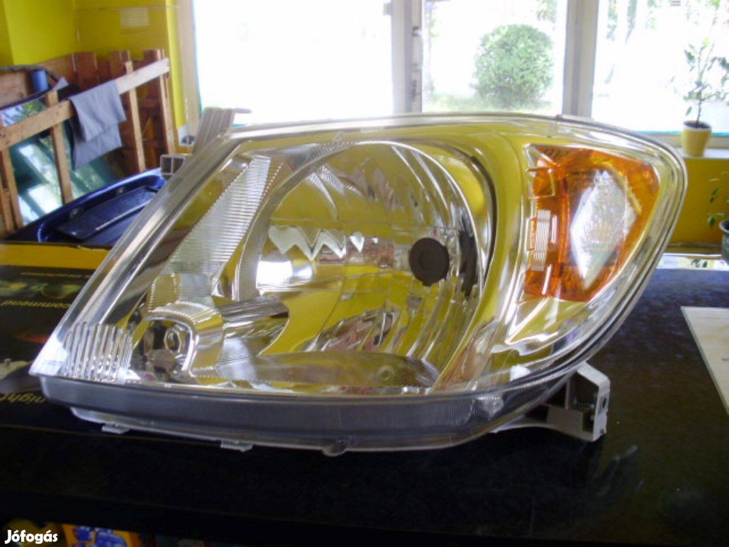 Toyota Hilux 2005-2008 alkatrészek, új fényszóró lámpa.Van jobb és bal