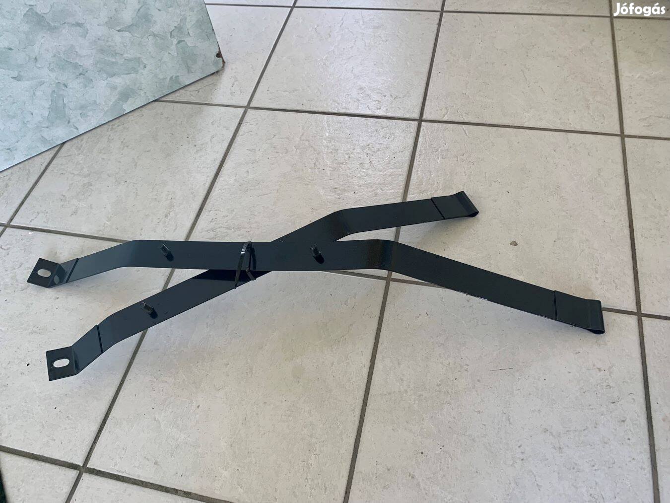 Toyota Hilux 2005-2015 új üzemanyagtartály tank pánt felfogató szett
