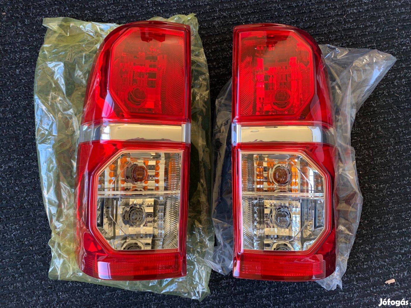 Toyota Hilux 2011-2015 alkatrészek, új hátsó lámpa eladó