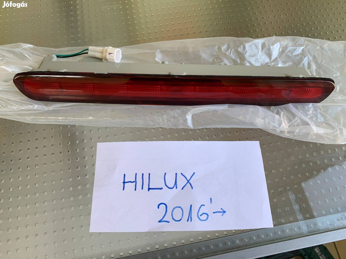Toyota Hilux 2016-2022 alkatrészek, új féklámpa pótféklámpa
