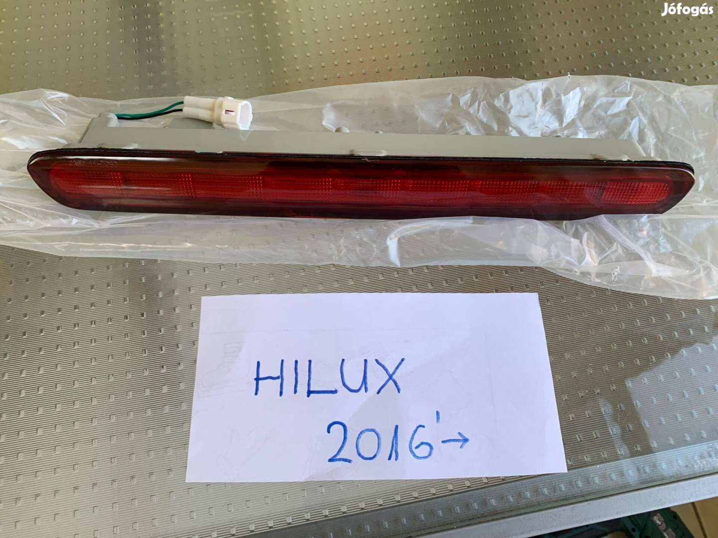 Toyota Hilux 2016-2022 alkatrészek, új féklámpa pótféklámpa