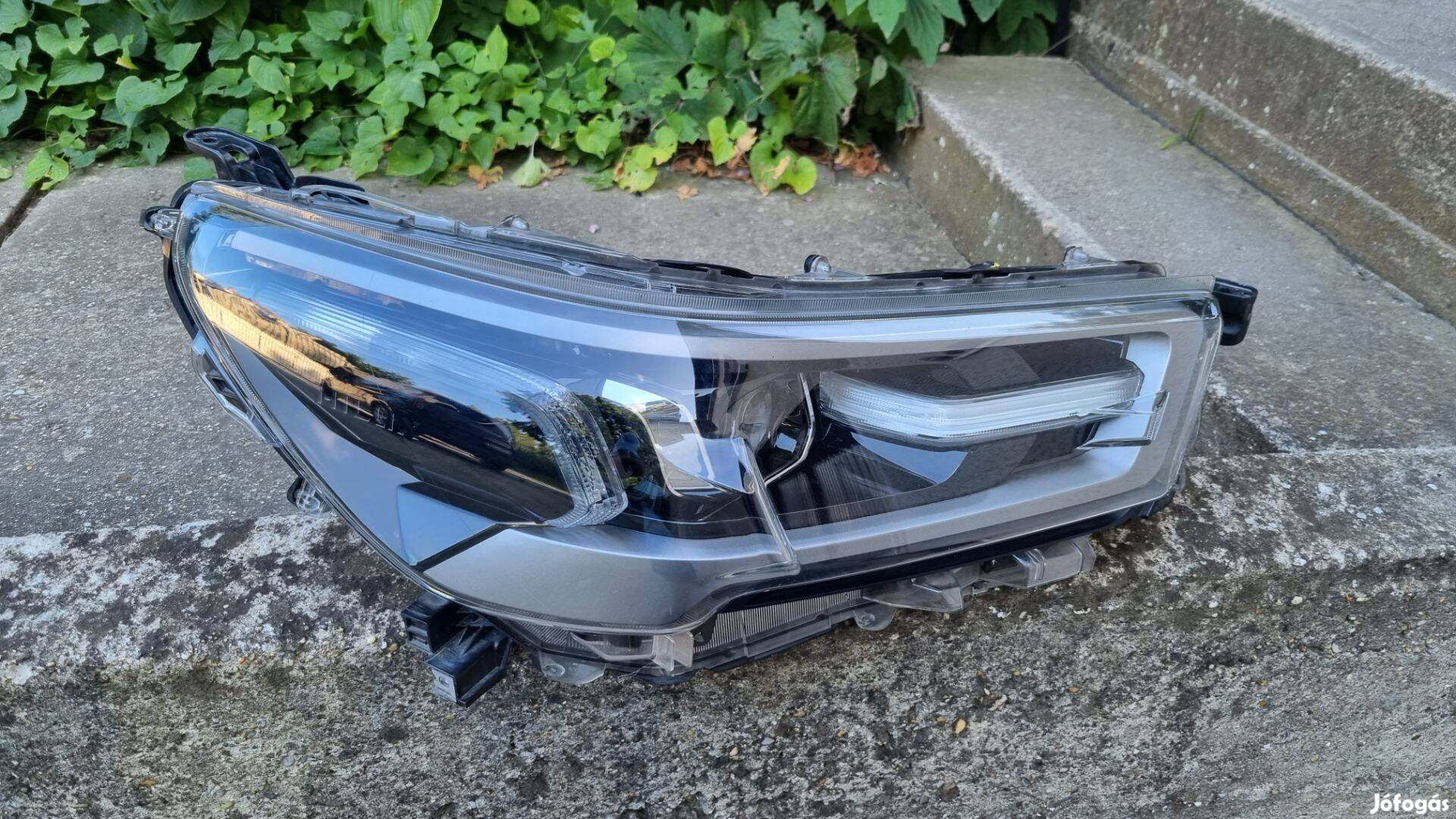 Toyota Hilux 20- Jobb első fényszóró 81110-YP121