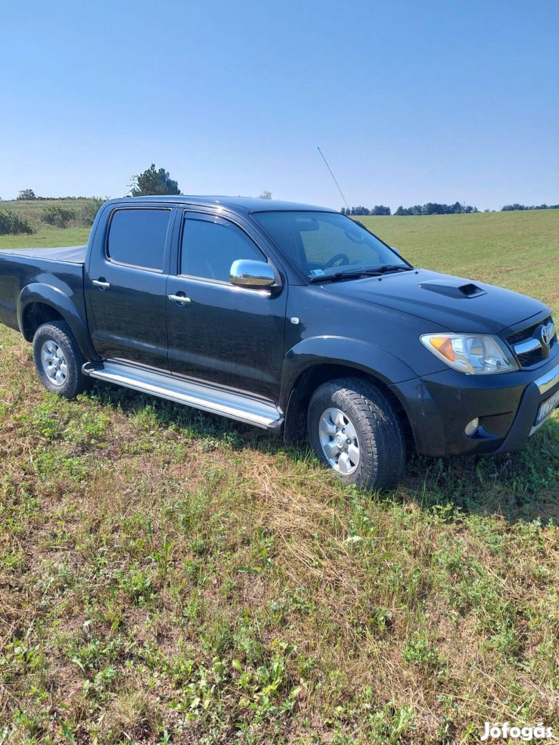 Toyota Hilux 2.5 D4d SR eladó