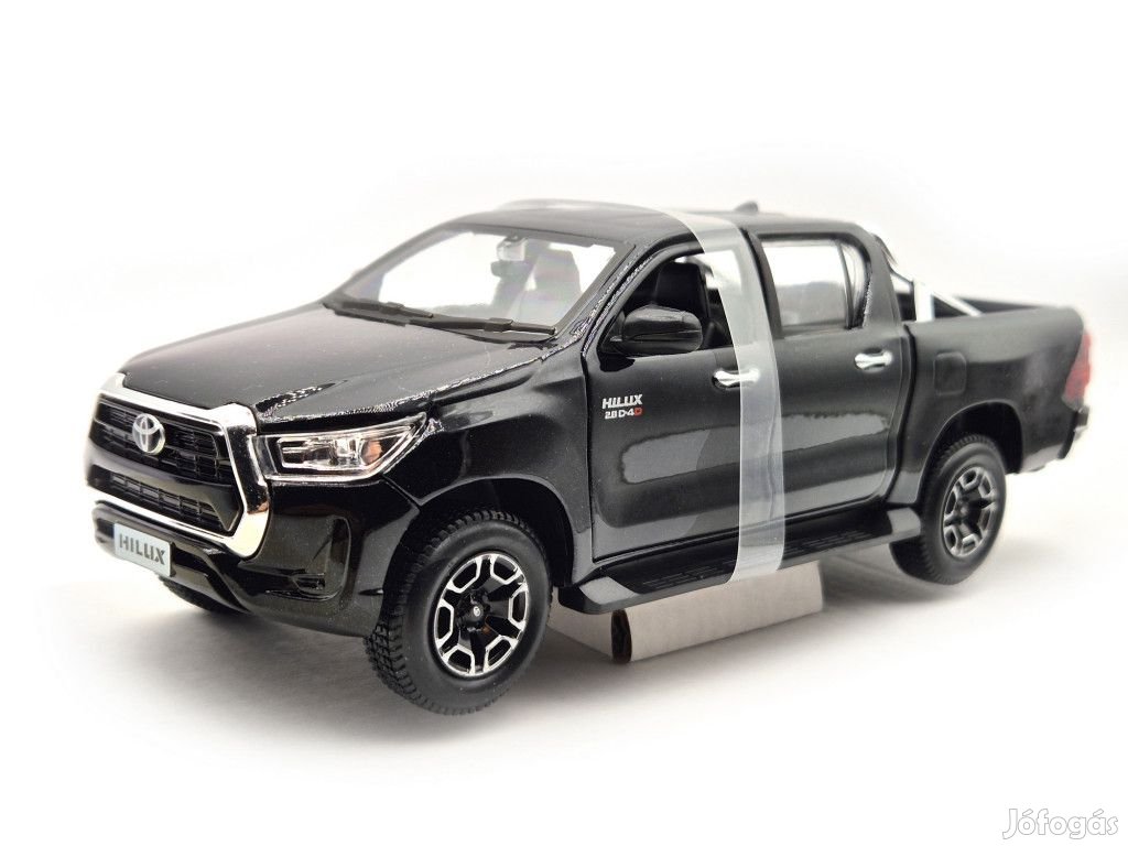 Toyota Hilux Pick-Up (2021) - fekete -  Maisto - 1:27
