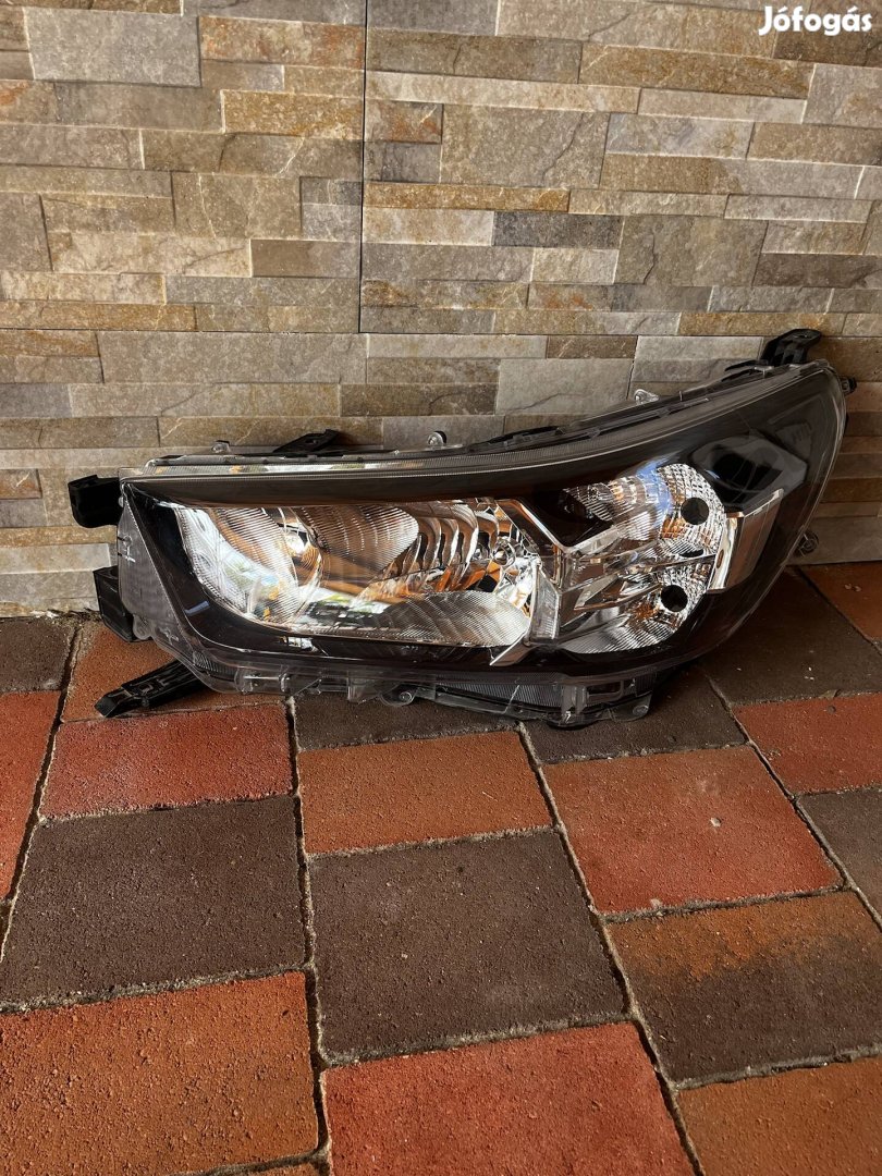 Toyota Hilux Revo fényszóró bal, 811500KK50