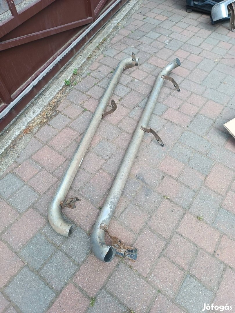 Toyota Hilux fellépő eladó.