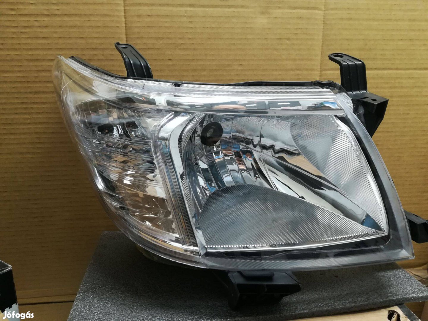 Toyota Hilux fényszóró jobb 2011 -> (H4)