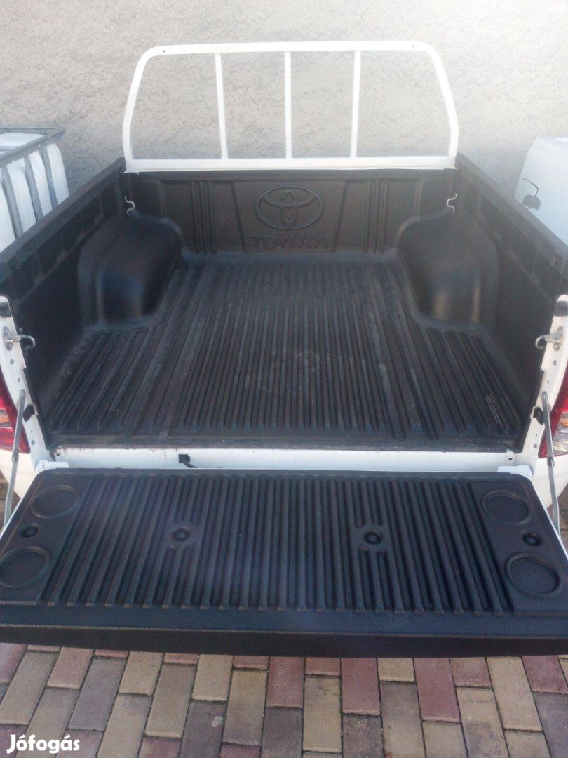 Toyota Hilux gyári peremes platóbélés