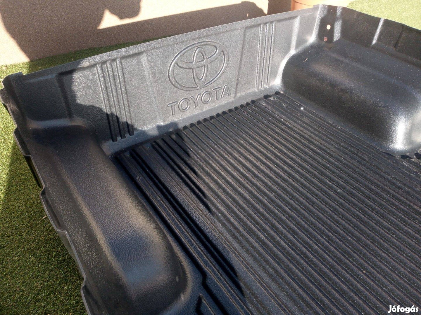 Toyota Hilux gyári platóbélés