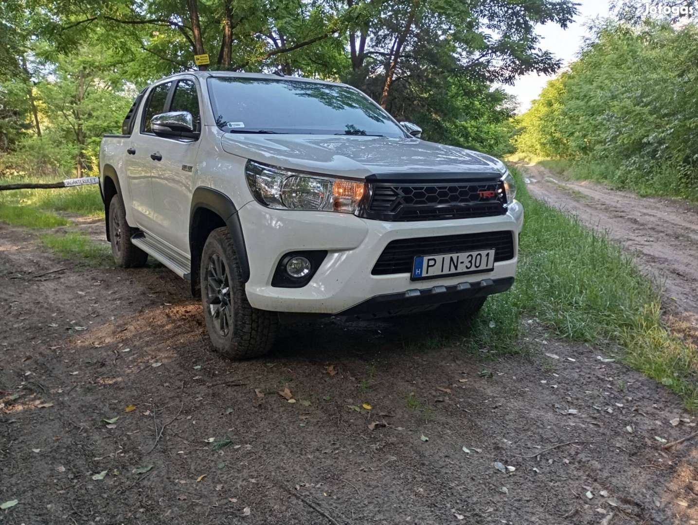 Toyota Hilux hűtőrács TRD