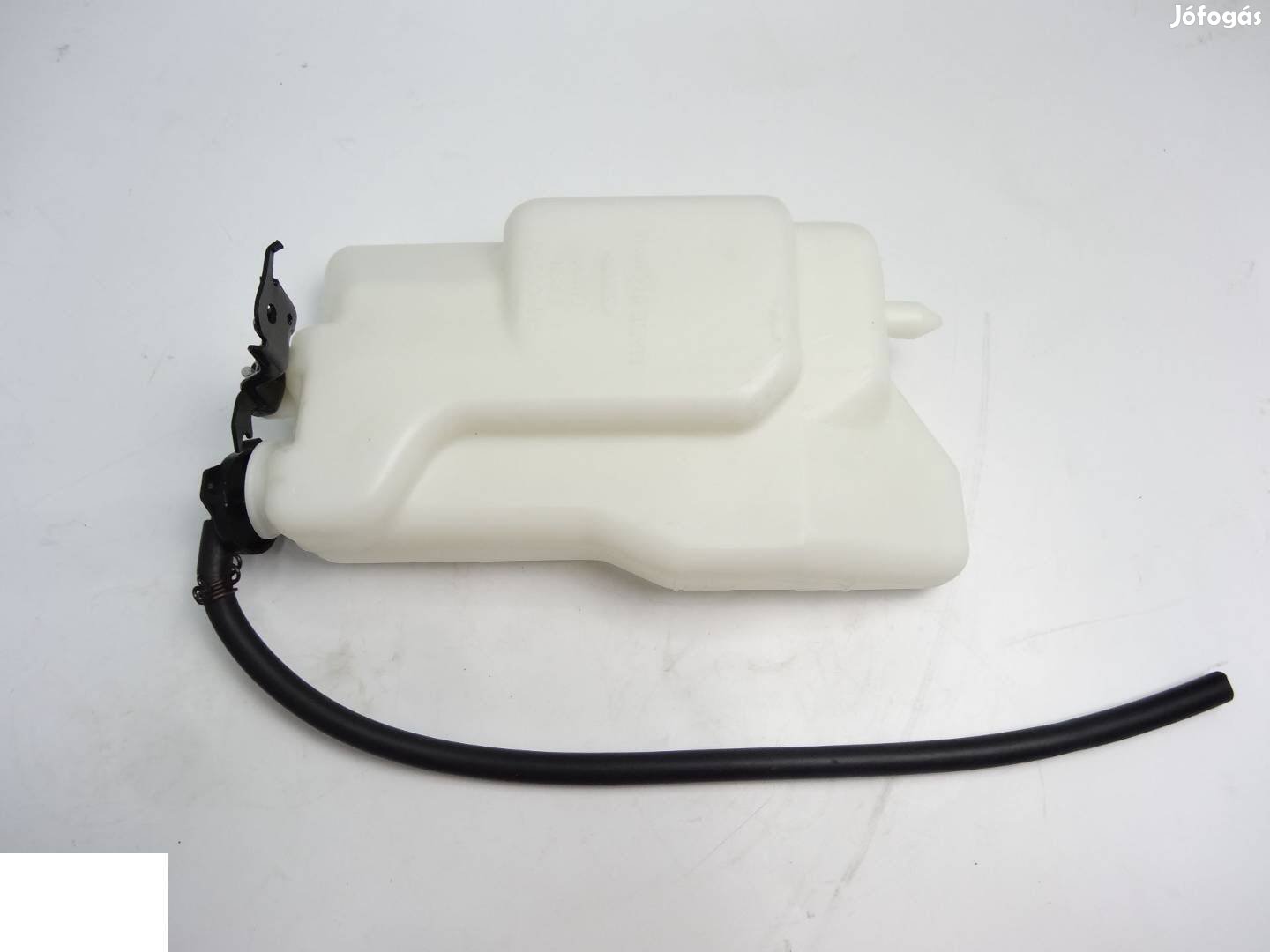 Toyota Hilux kiegyenlítő tartály eladó. Cikkszám:1647075070