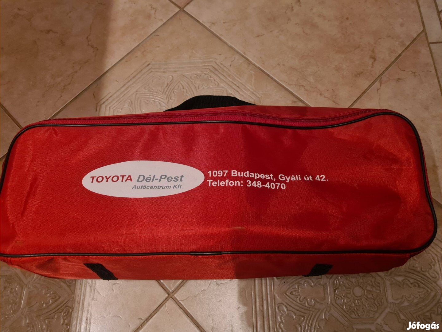 Toyota KRESZ / vészhelyzeti táska elsősegély + biztonsági felszerelés
