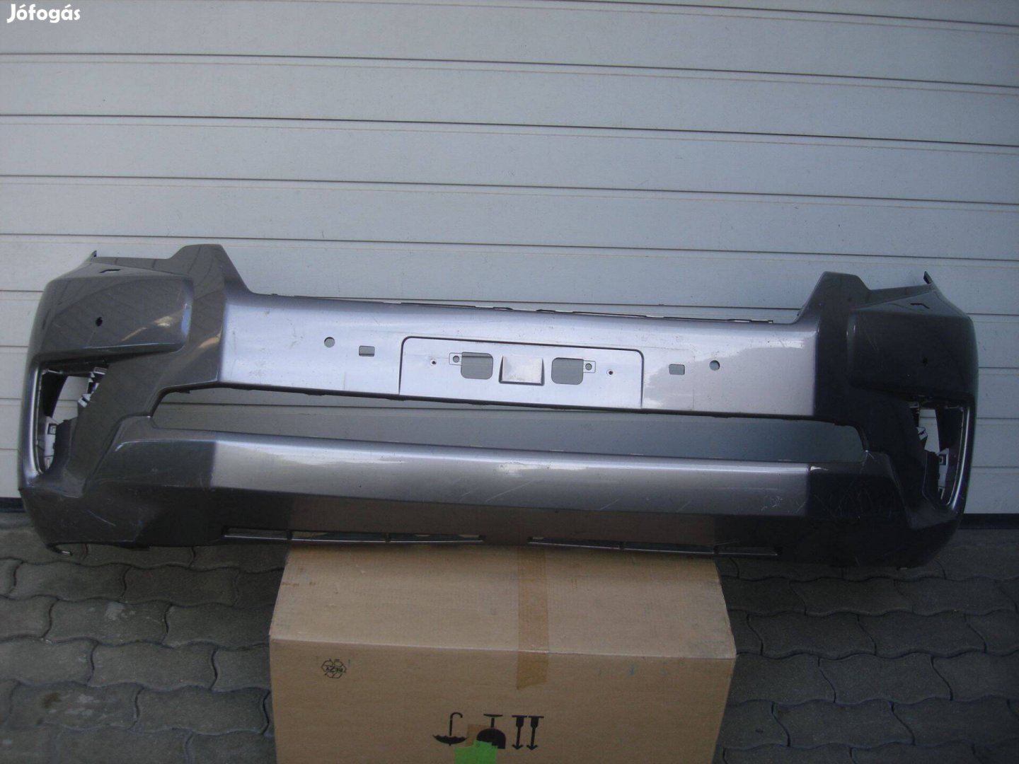Toyota Land Cruiser FJ 150 radaros mosós első lökhárító 52119-60N4 200