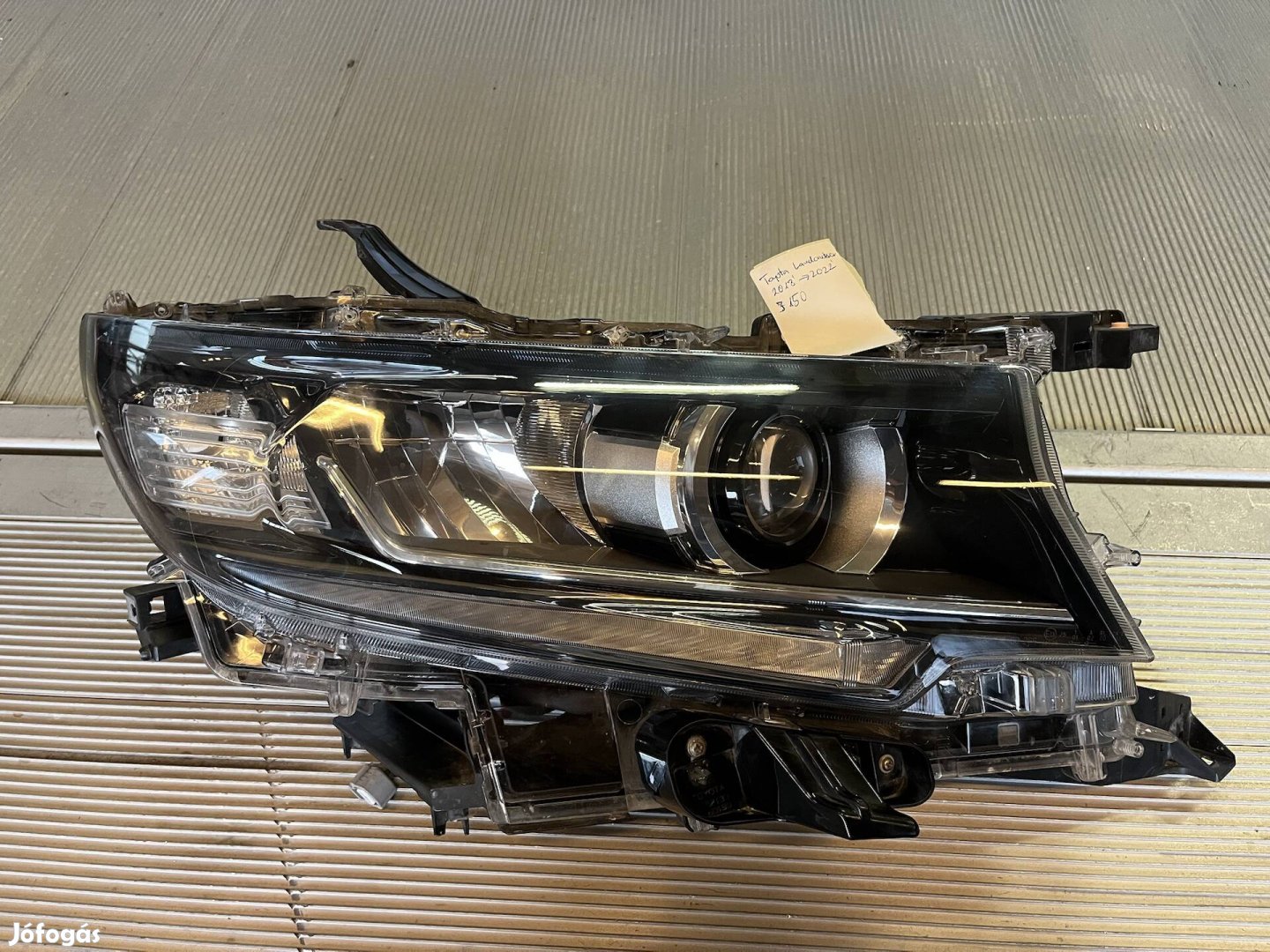 Toyota Landcruiser J150 18'--22' jobb fenyszóró