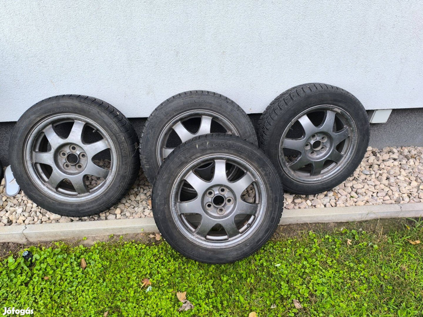 Toyota Prius 2 felni eladó