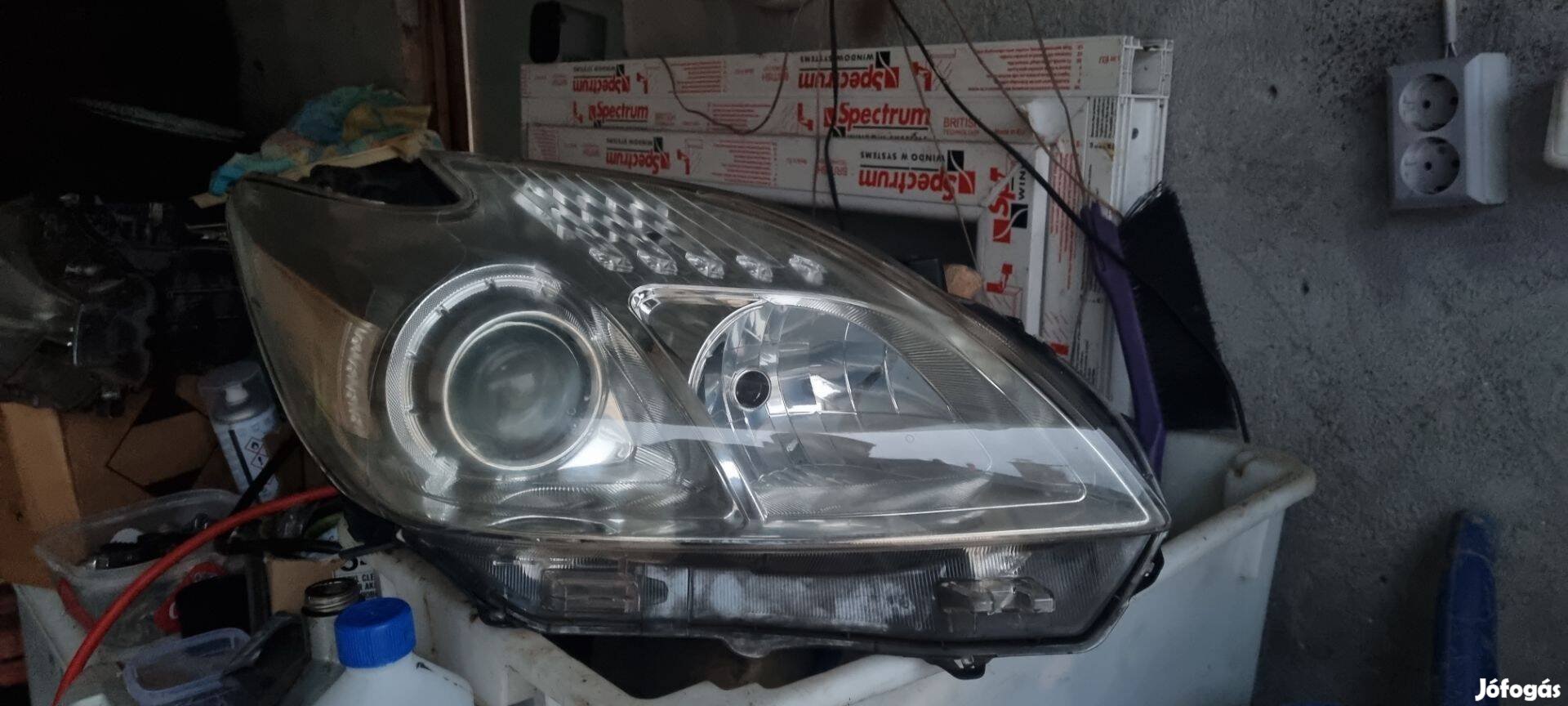 Toyota Prius 3 fényszórók