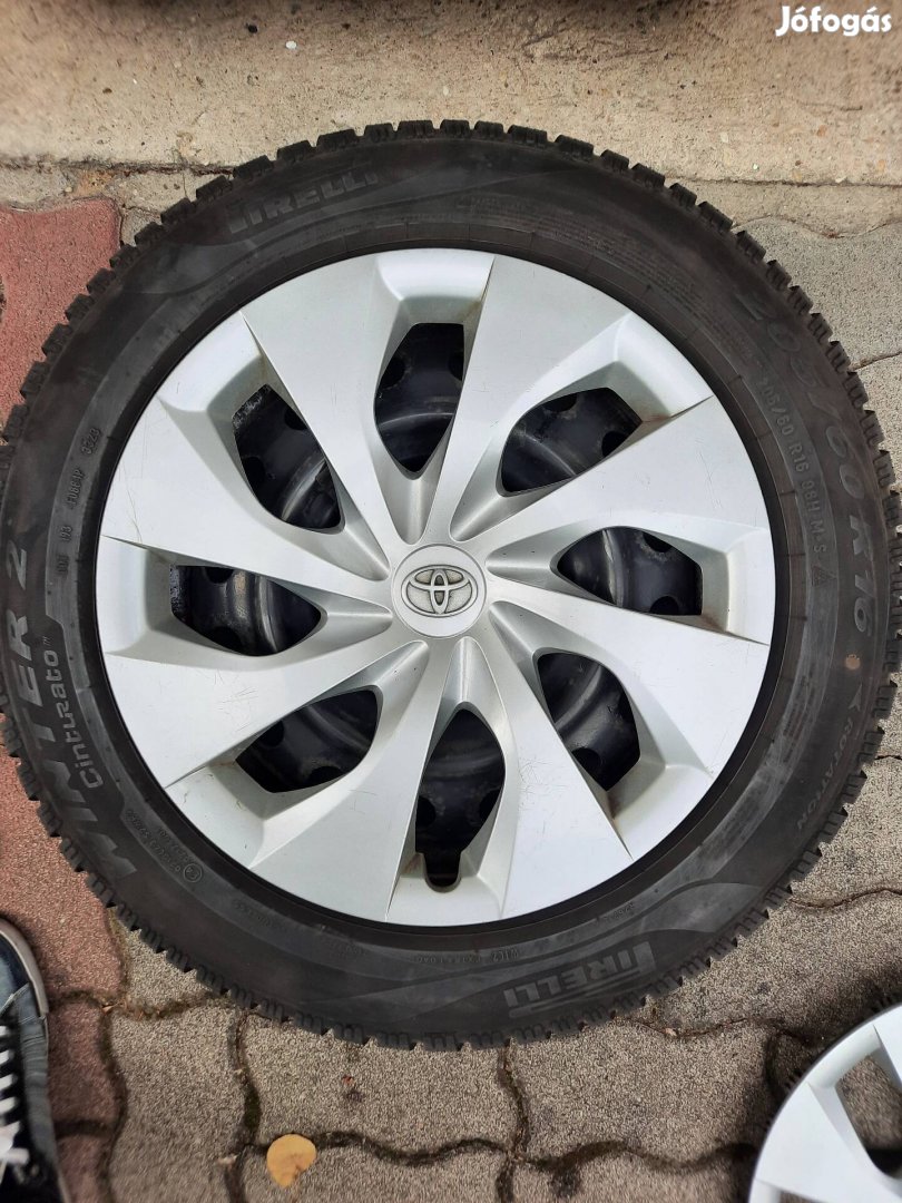 Toyota Prius Plus acélfelni  téli gumi eladó 