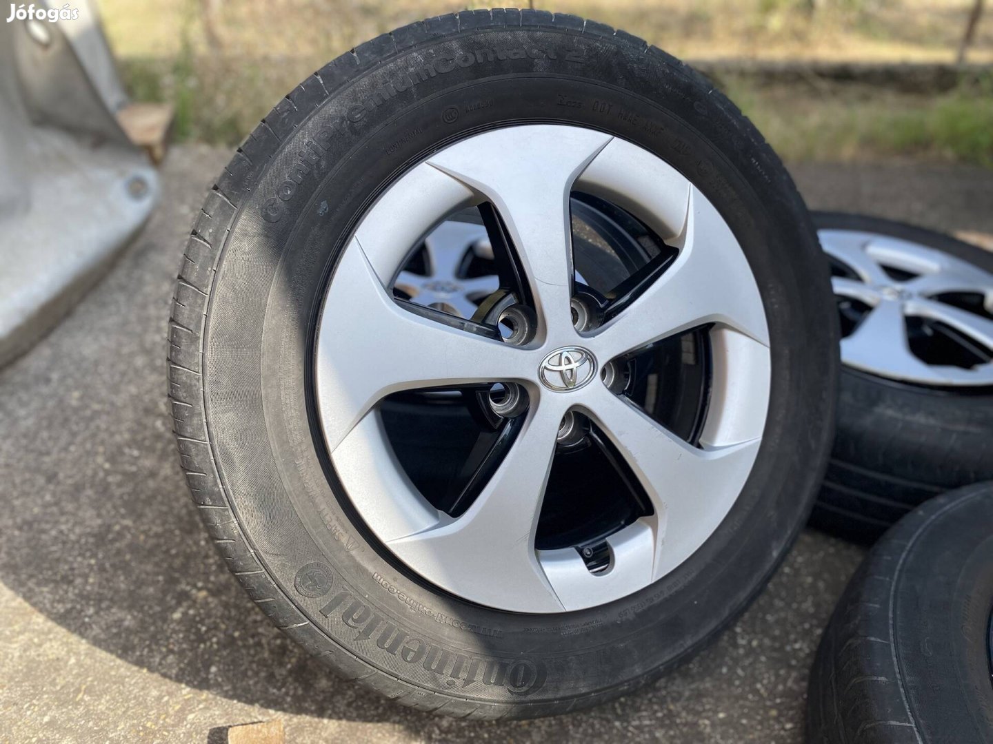 Toyota Prius gyári alufelni szett dísztárcsákkal