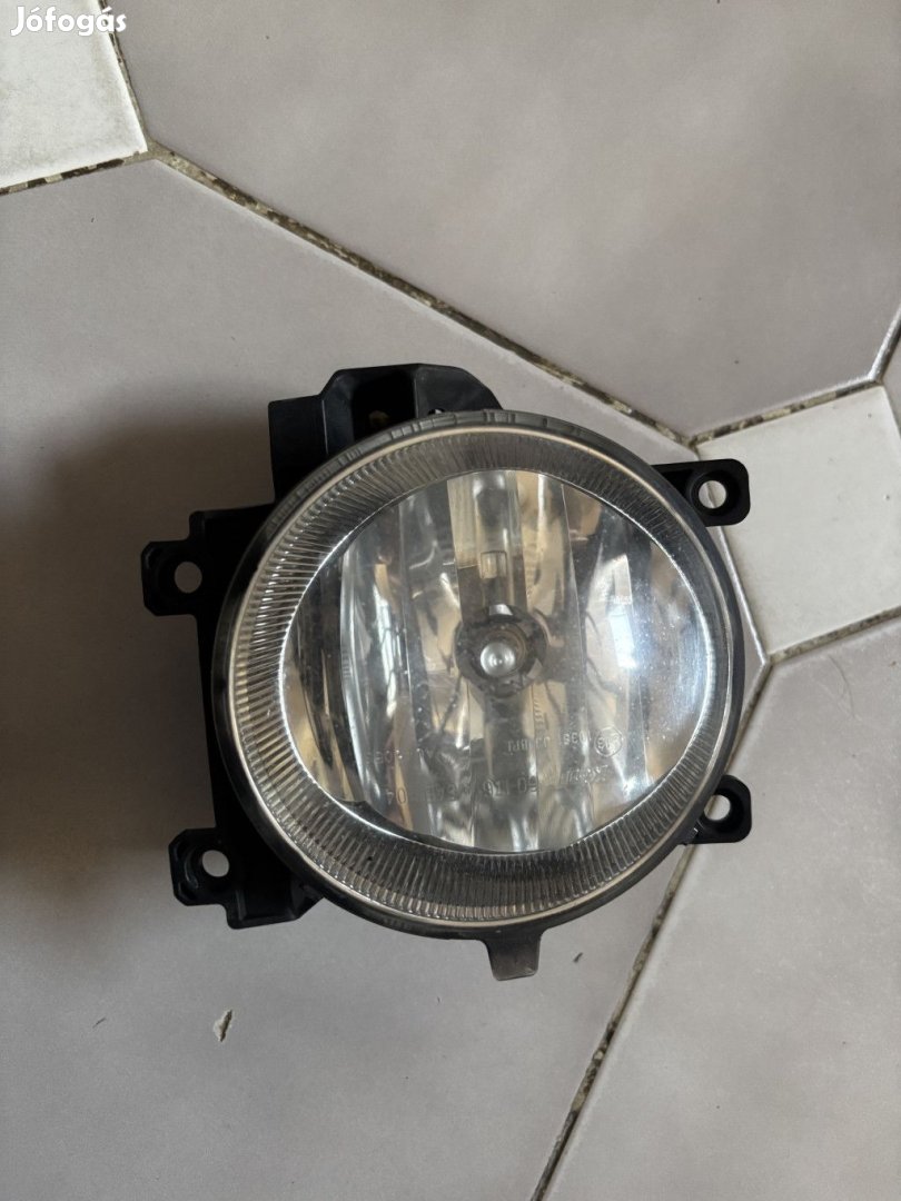 Toyota RAV 4 (XA40) jobb első ködlámpa