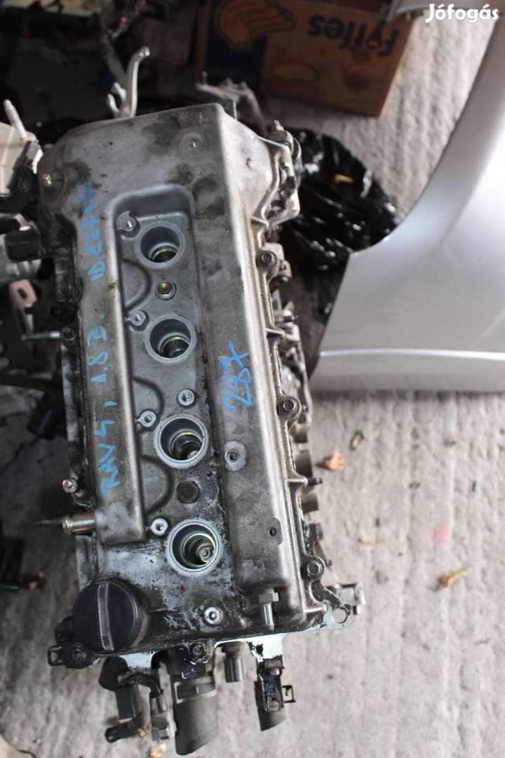 Toyota Rav4 2000 1.8B Fűzött blokk hengerfejjel 1ZZ