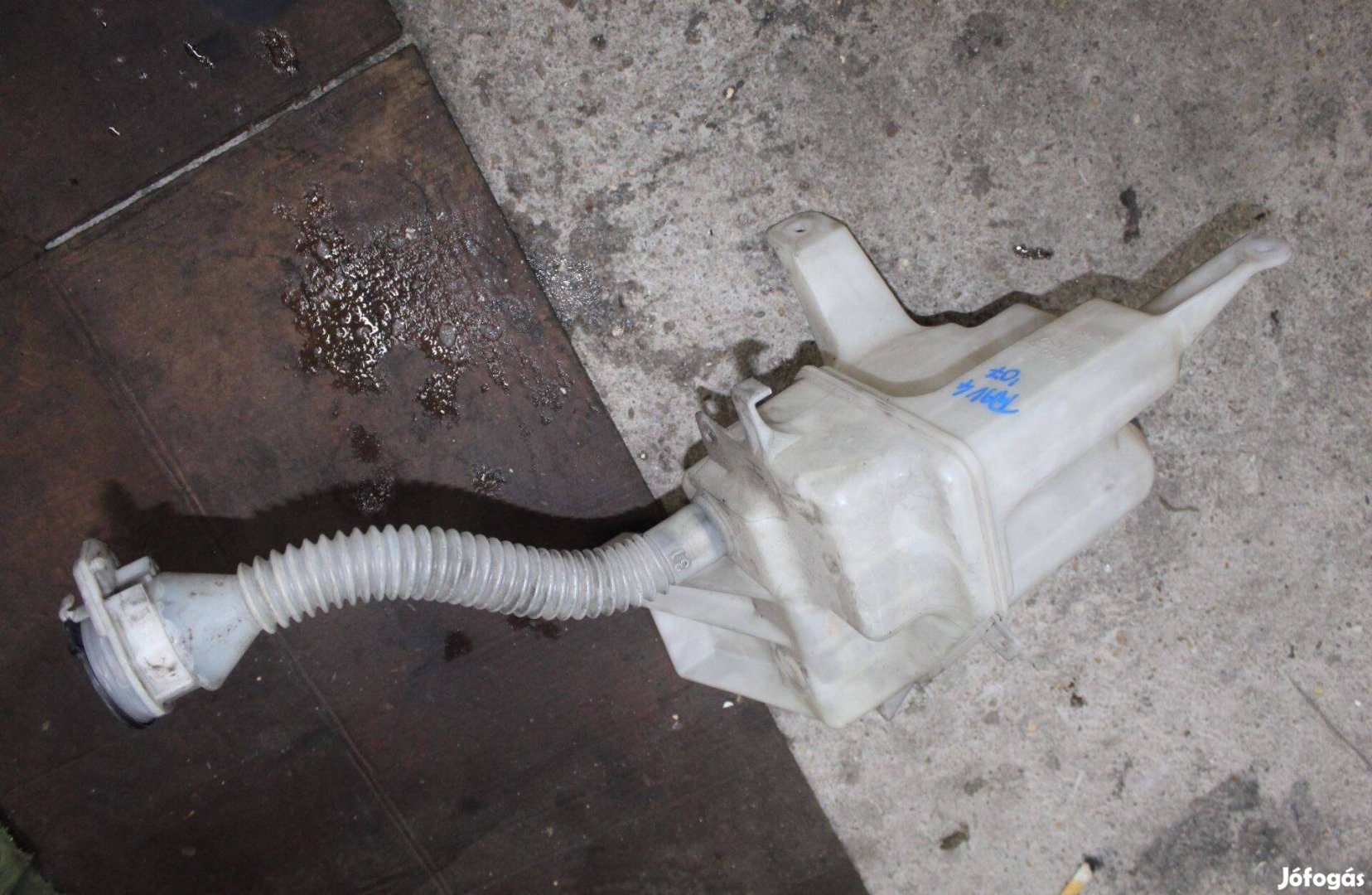 Toyota Rav4 III 2006-2013 ablakmosó tartály 2 pumpával 060851217