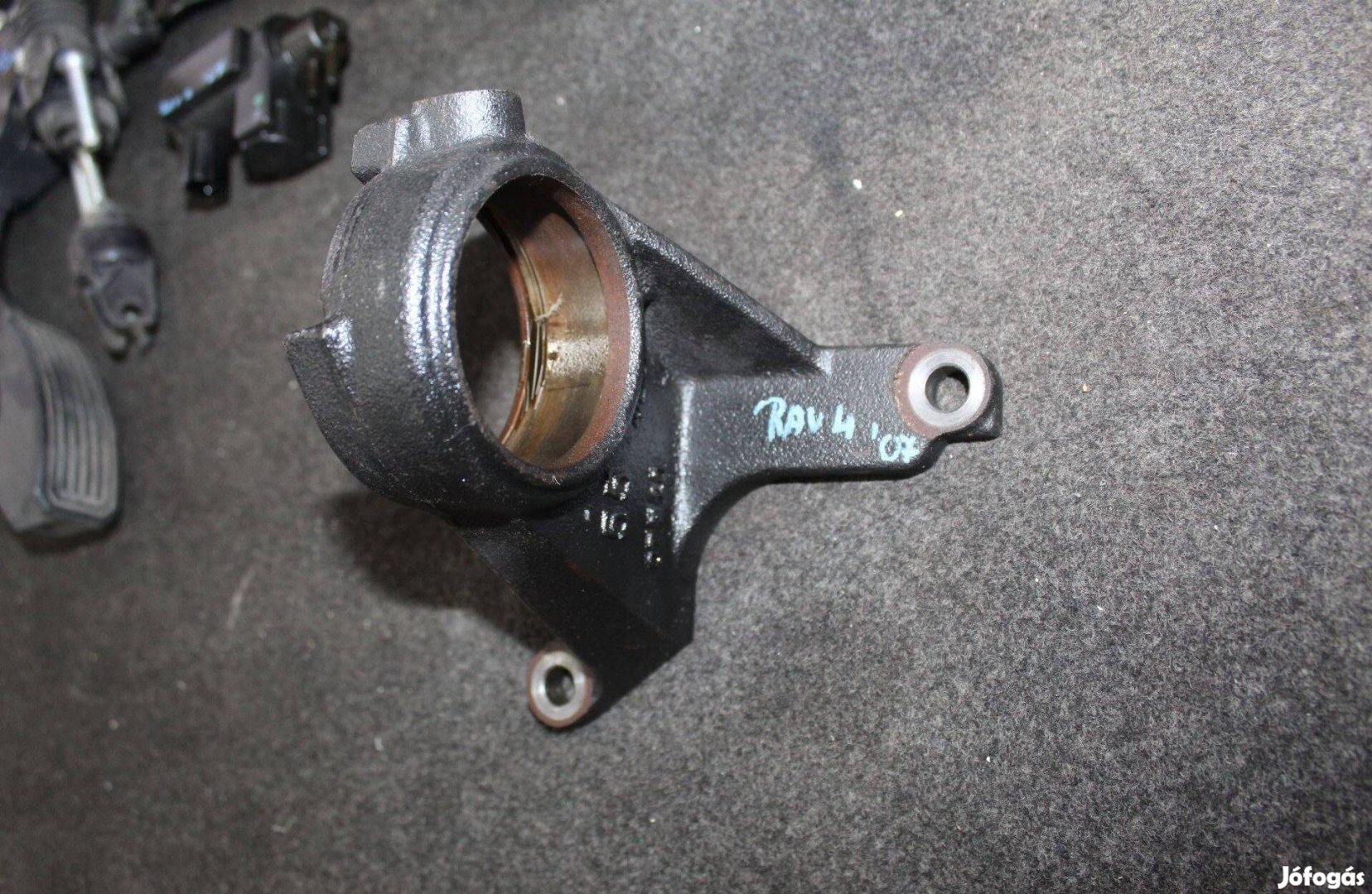 Toyota Rav4 III 2006-2013 féltengely tartó konzol