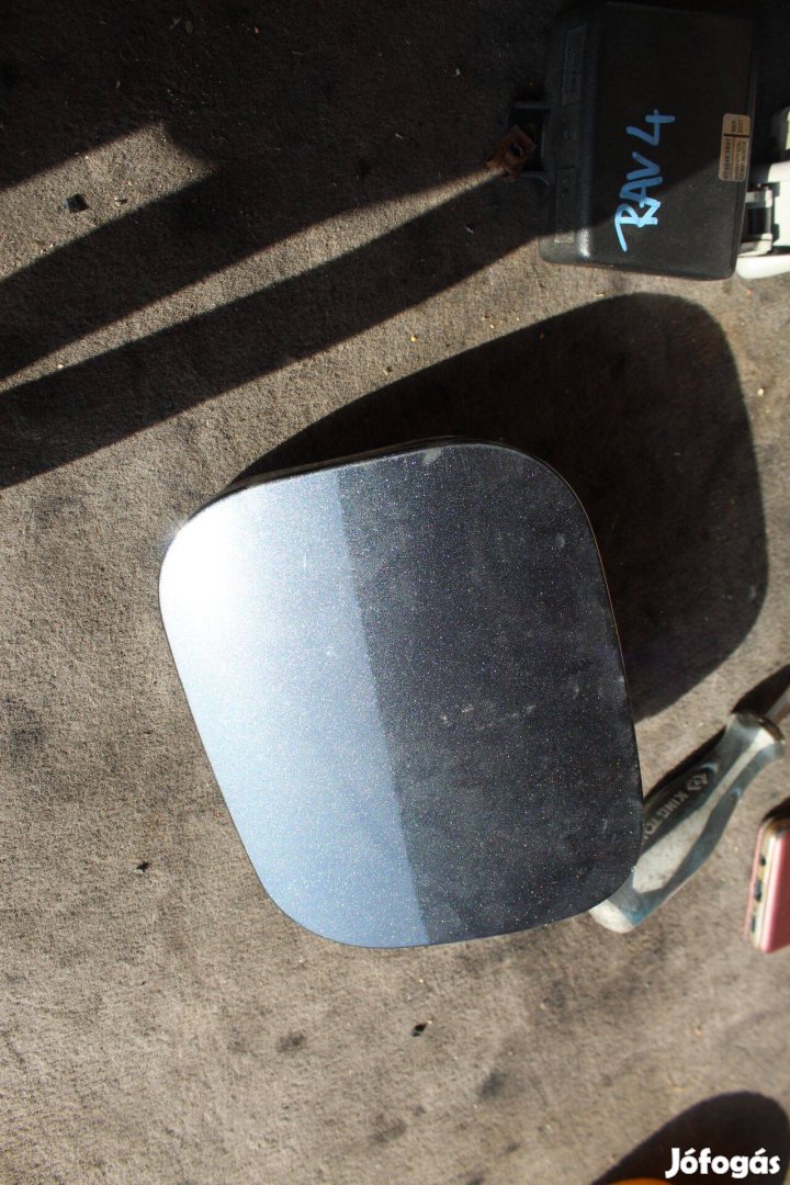 Toyota Rav4 III 2006-2013 tankajtó és tanksapka 2.2D