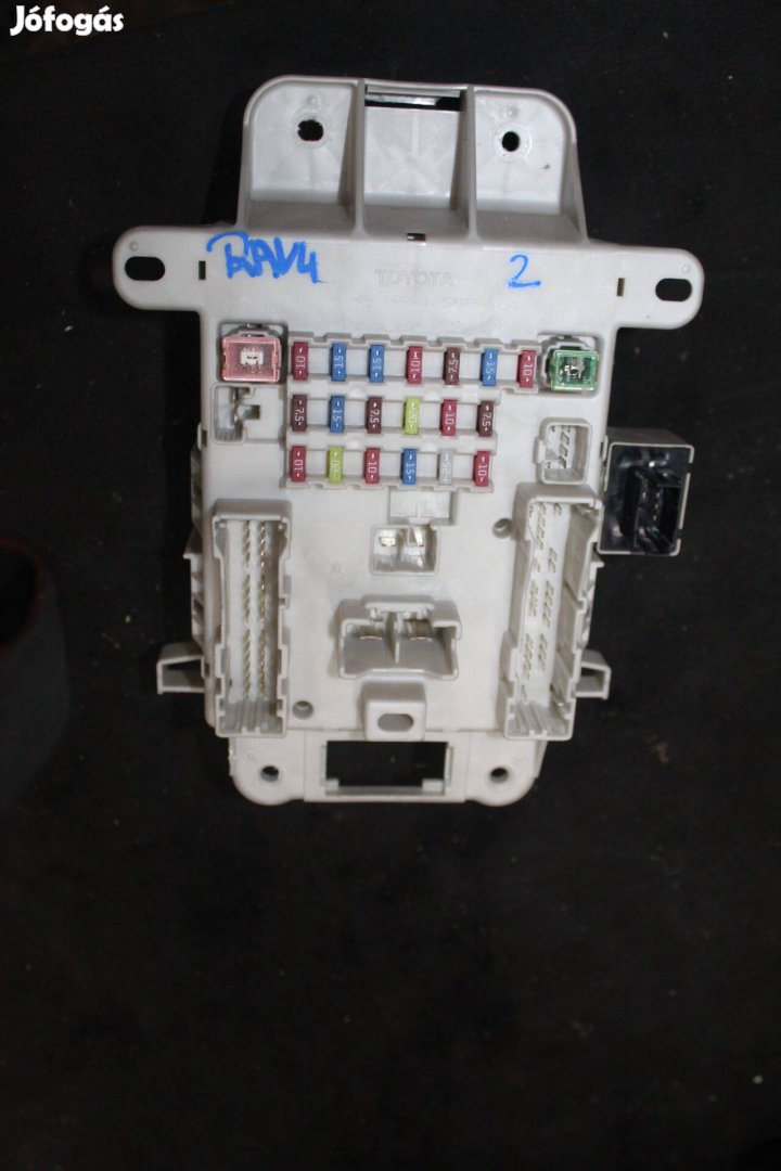 Toyota Rav4 II biztosíték tábla motortér 0599-4108