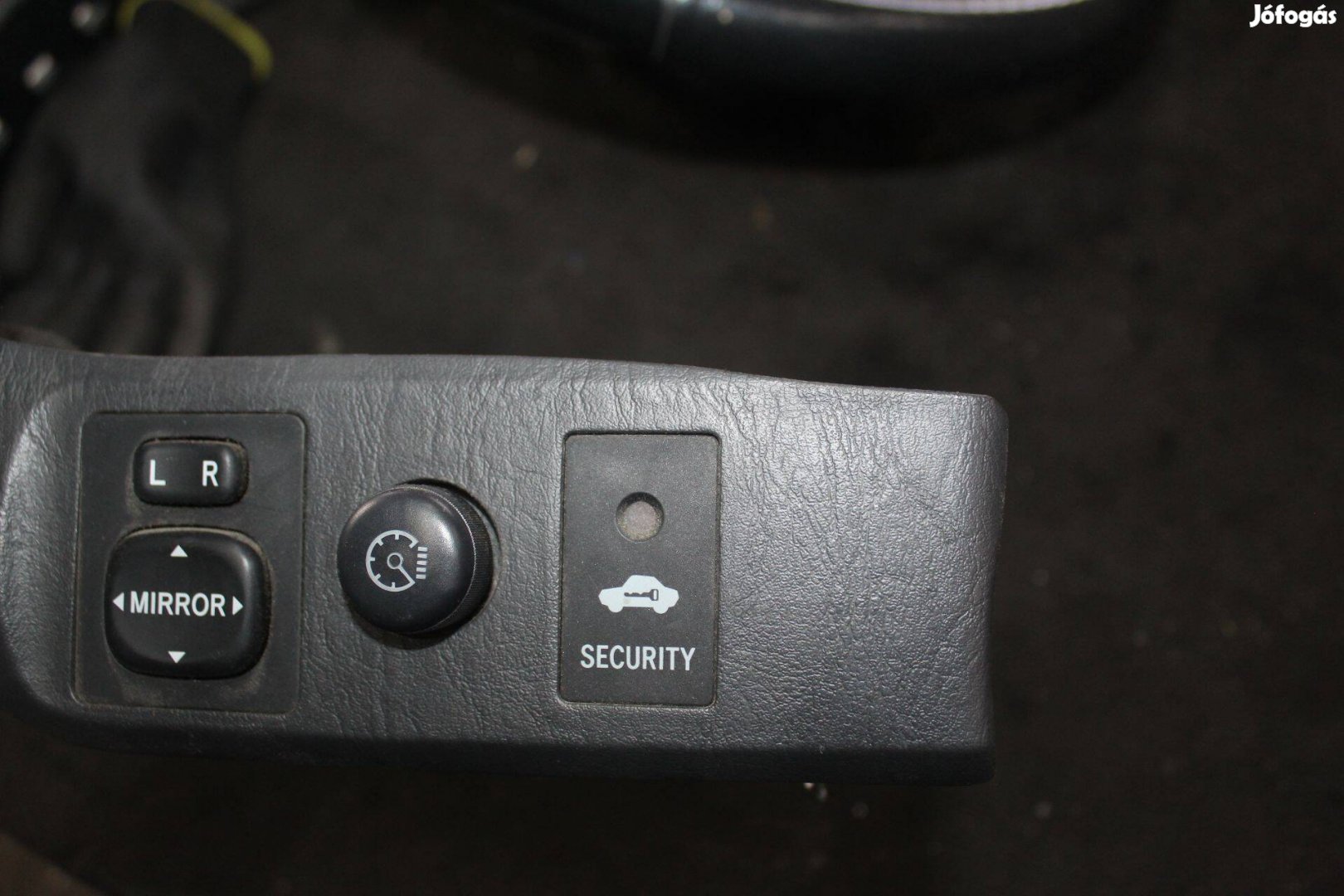 Toyota Rav4 II security gomb