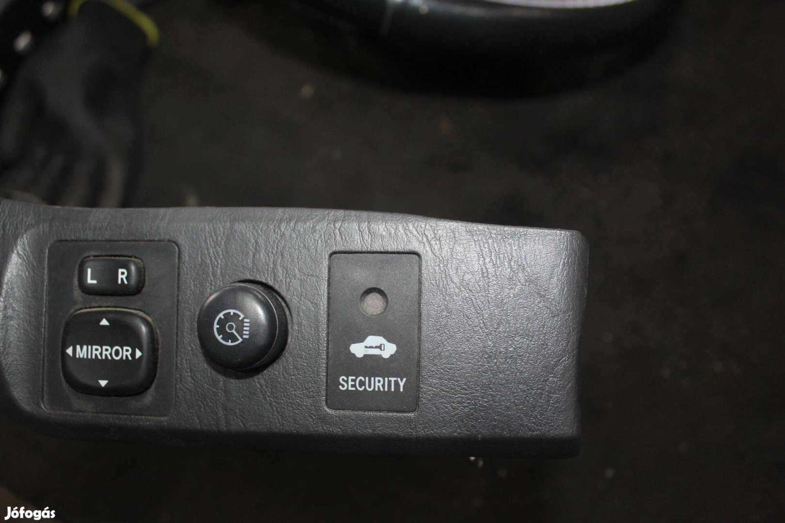 Toyota Rav4 II security gomb