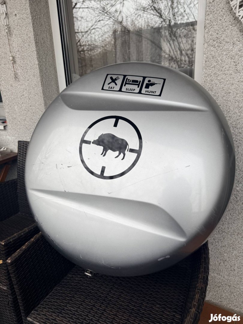 Toyota Rav4 - Hátsó ajtóra szerelt pótkeréktartó