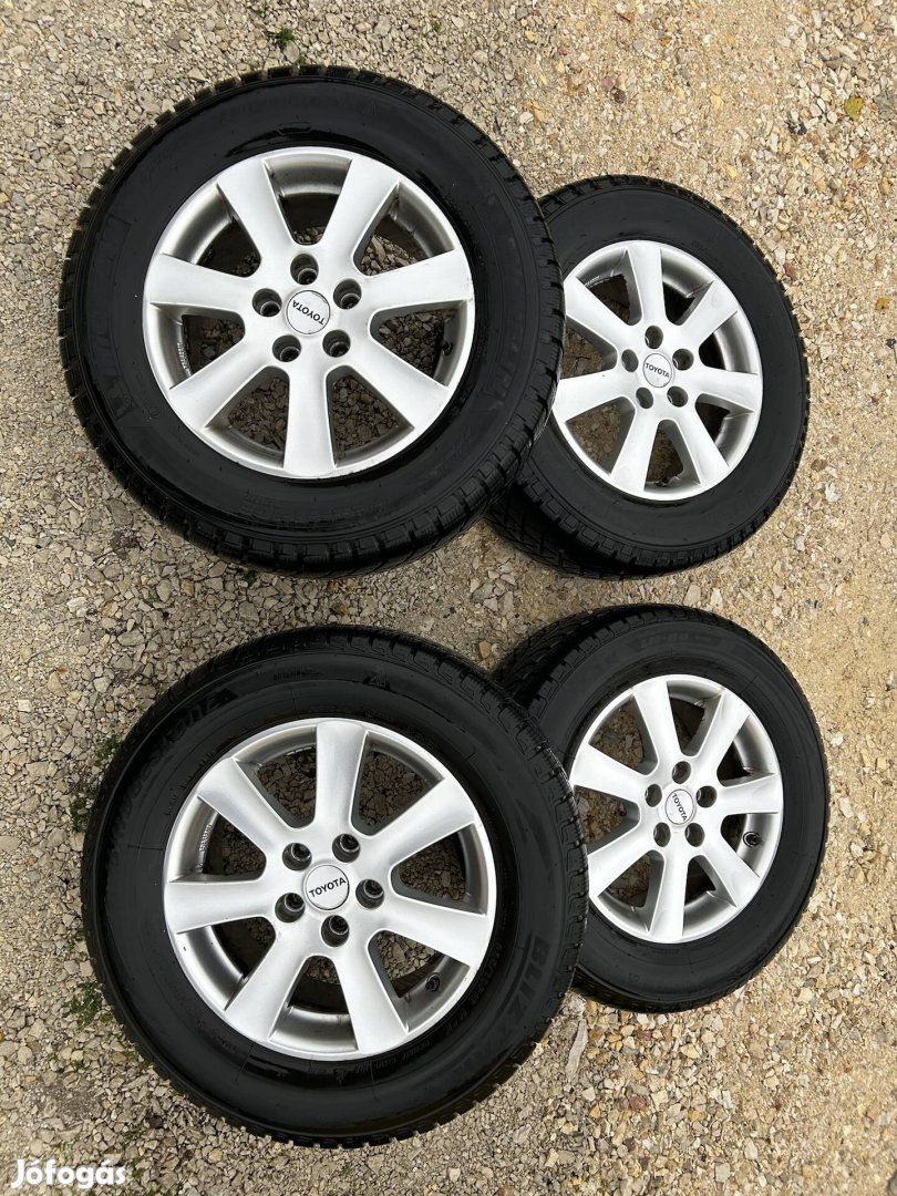 Toyota Rav4 alufelni szett 235/60R16 téli gumikkal