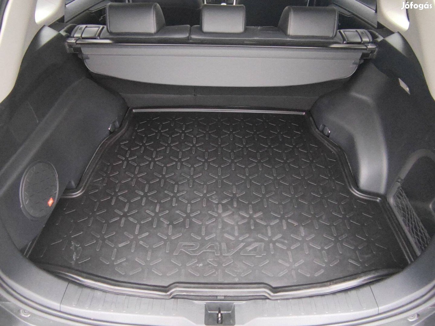Toyota Rav4 gyár csomagtértálca