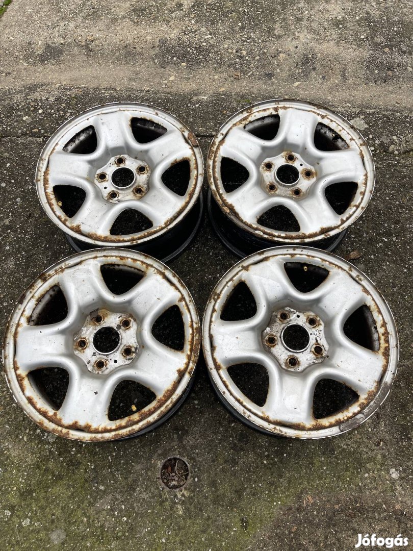 Toyota Rav4 gyári 16" 5x114,3 osztókörű lemezfelni garnitúra