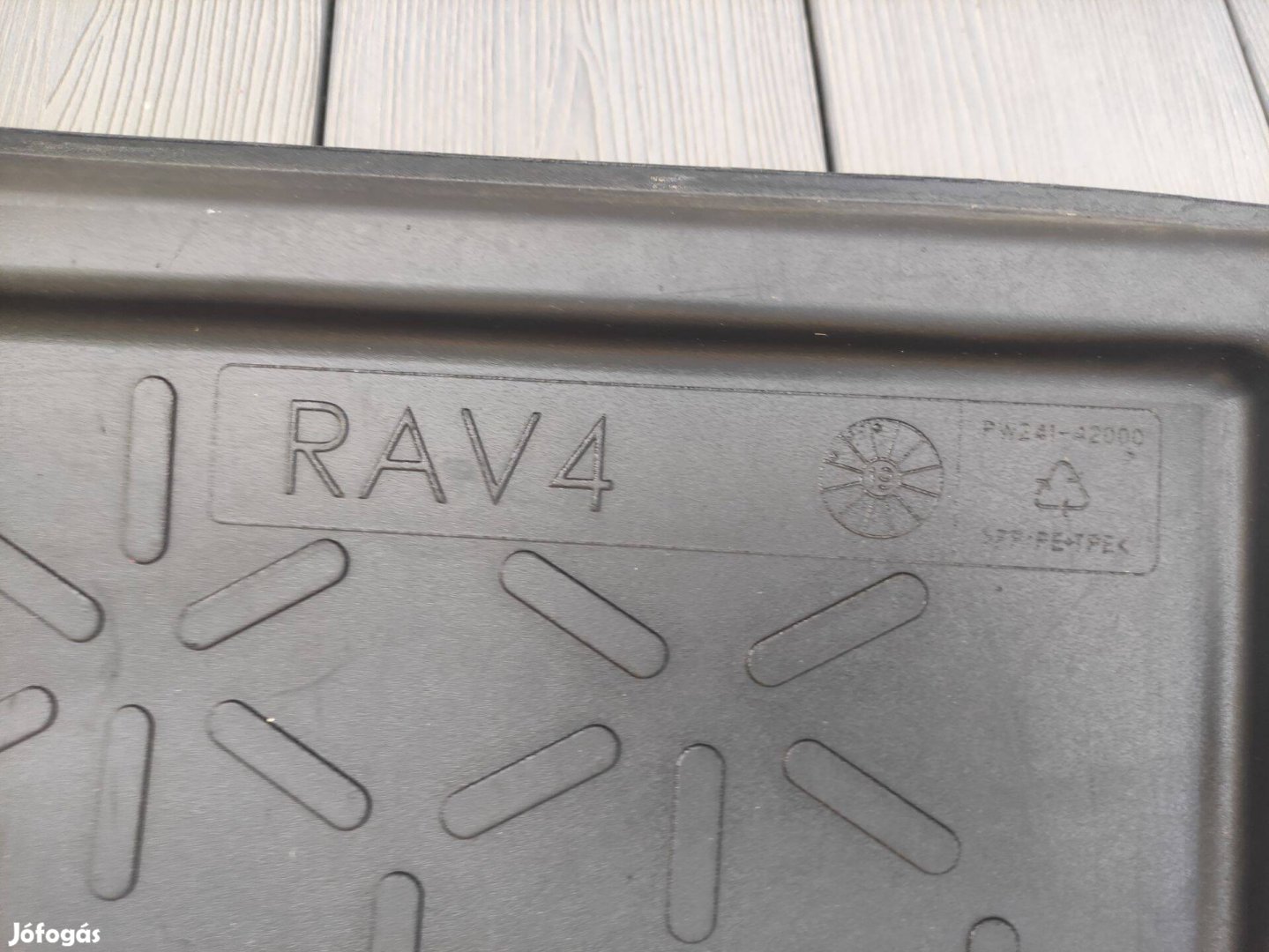 Toyota Rav4 gyári csomagtértálca