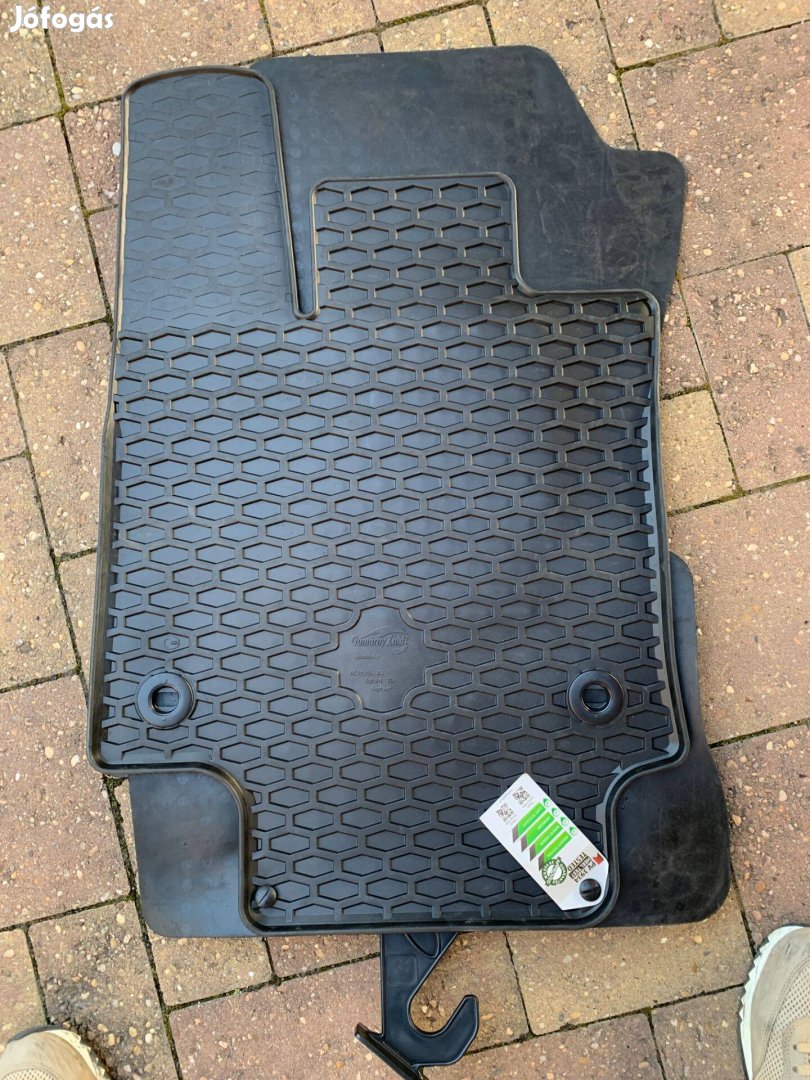 Toyota Rav4 gyári gumiszőnyeg garnitúra