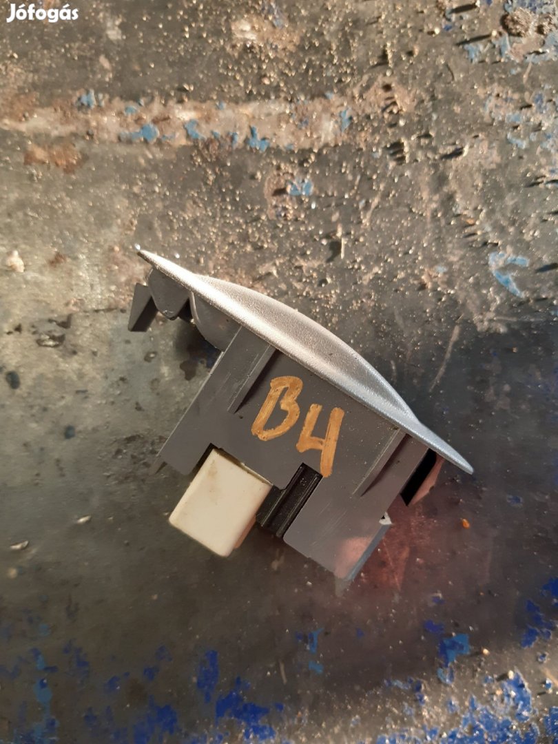 Toyota Rav 4 00-05 Bal Hátsó Ablakemelő Kapcsoló