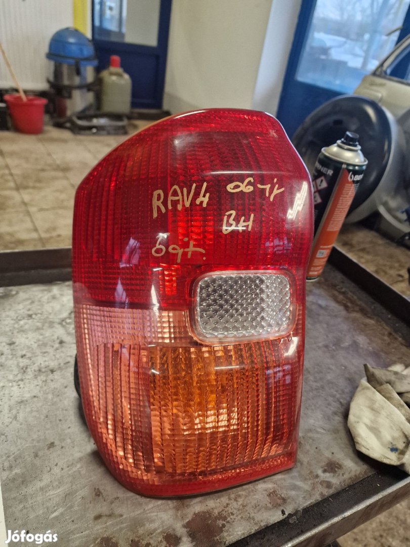 Toyota Rav 4 00-05 Bal Hátsó Lámpa
