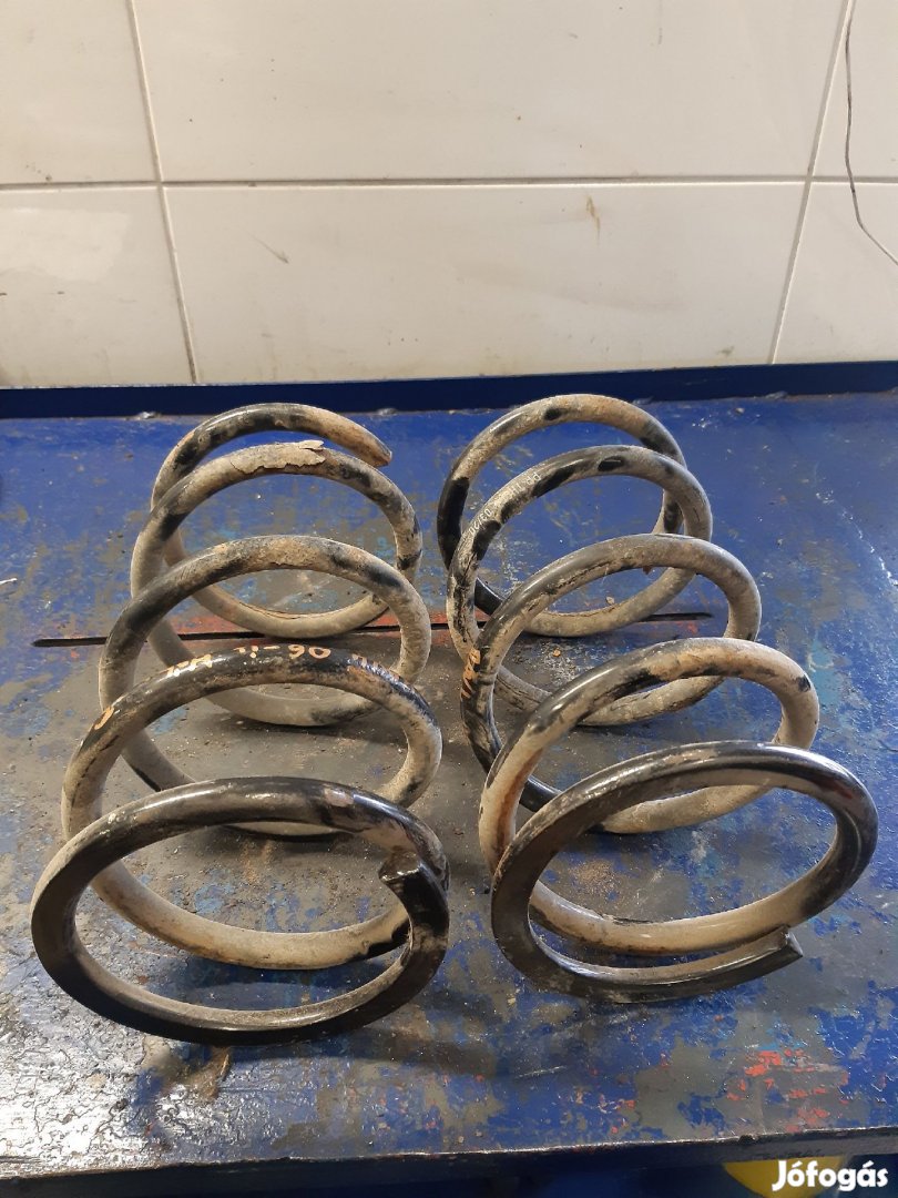 Toyota Rav 4 00-05 Hátsó Rugó Pár