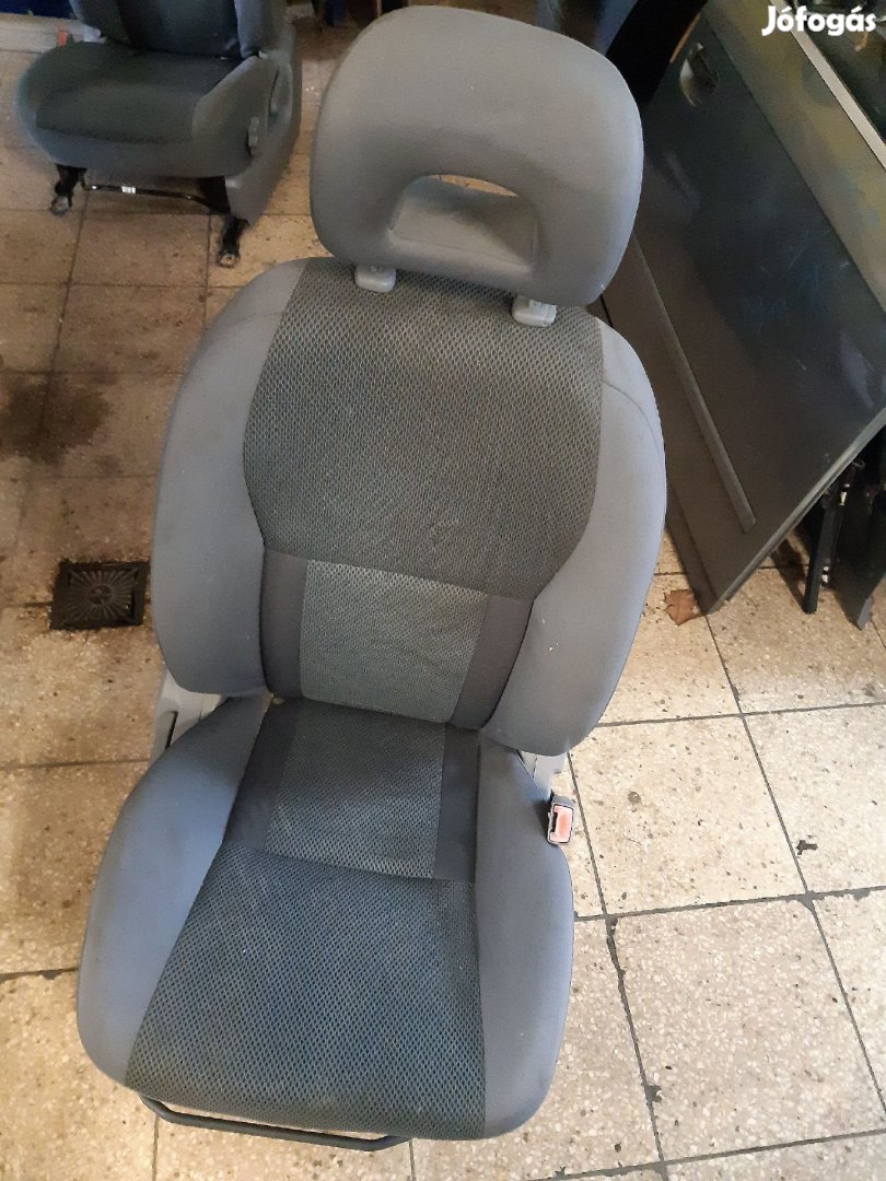 Toyota Rav 4 00-05 Jobb Első Ülés