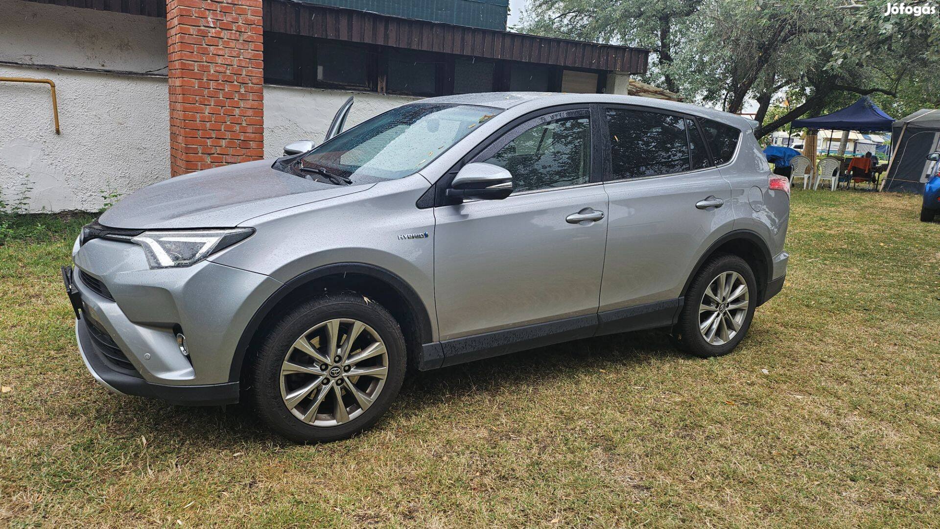 Toyota Rav 4 Hybrid 4x4 vonóhoroggal