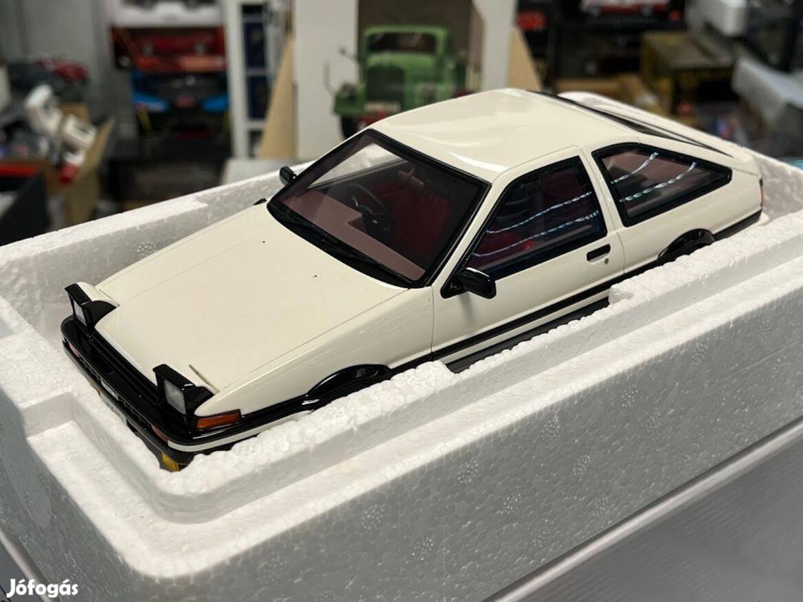 Toyota Sprinter Trueno AE86 1985 1:18 Otto Mobile OT444B