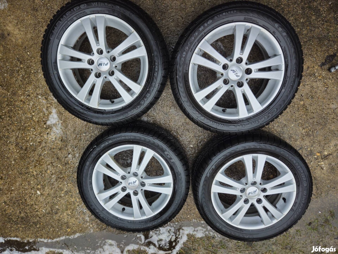 Toyota Suzuki Nissan alufelnik téligumikkal 5x114,3 205/55r16