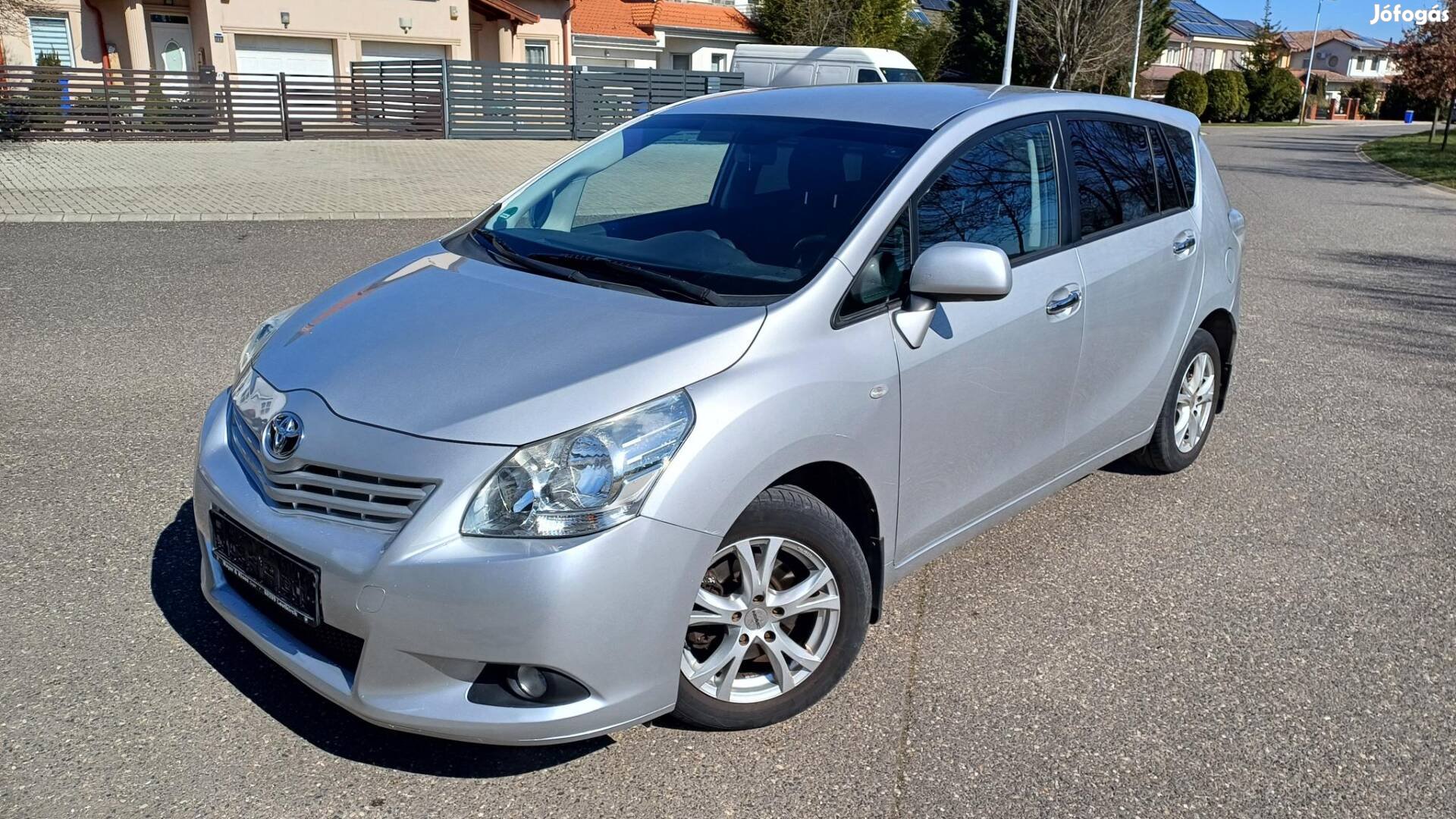 Toyota Verso 1.8 Sol 131E KM - Szervizkönyv!
